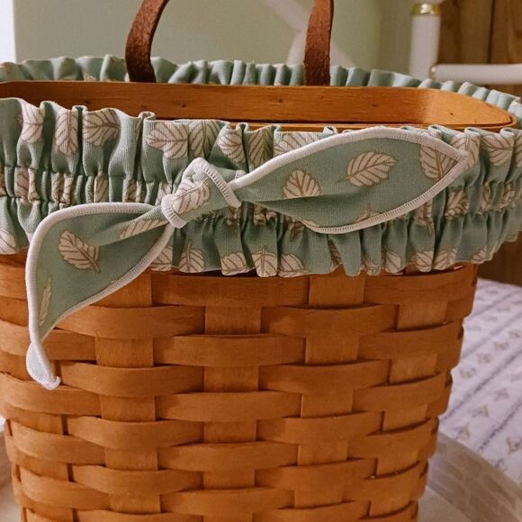 1996 Longaberger Tall Key Basket with Green Leaf Patterned Garter - Picture 13 of 14